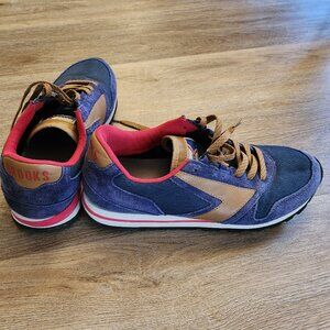 Men's 9.5 Brooks Chariot Shoes